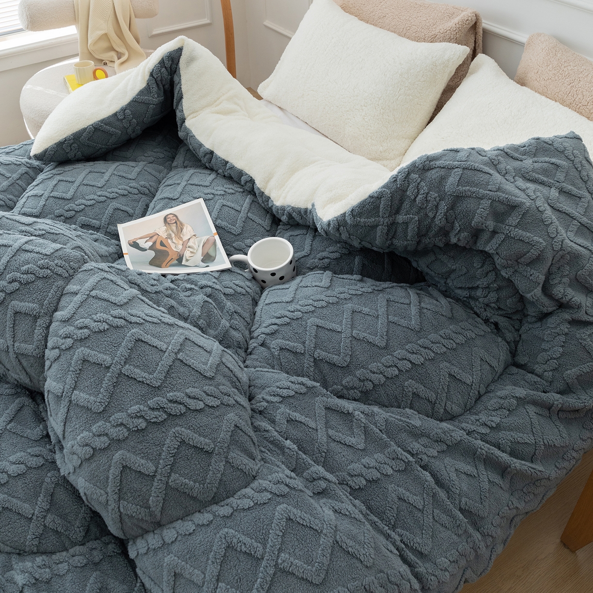 91家纺网 家纺一手货源 找家纺 悦织湾家纺 2025暖绒冬季被子A面雪花绒牛奶绒塔芙绒B面羊羔绒加厚速暖2025新款跨境出口外贸电商热销款可定做 塔芙绒被子典雅灰