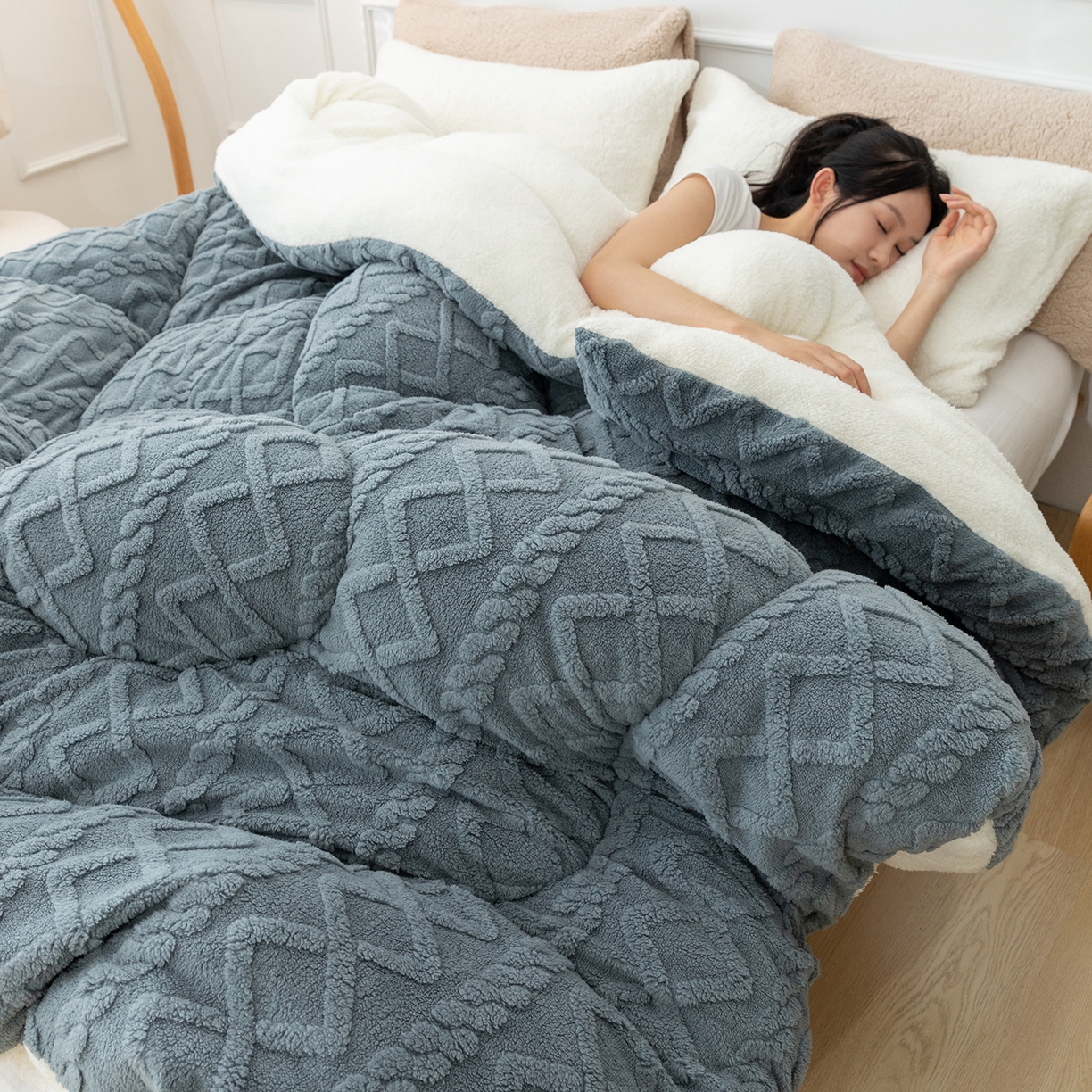 91家纺网 家纺一手货源 找家纺 悦织湾家纺 2025暖绒冬季被子A面雪花绒牛奶绒塔芙绒B面羊羔绒加厚速暖2025新款跨境出口外贸电商热销款可定做 塔芙绒被子典雅灰
