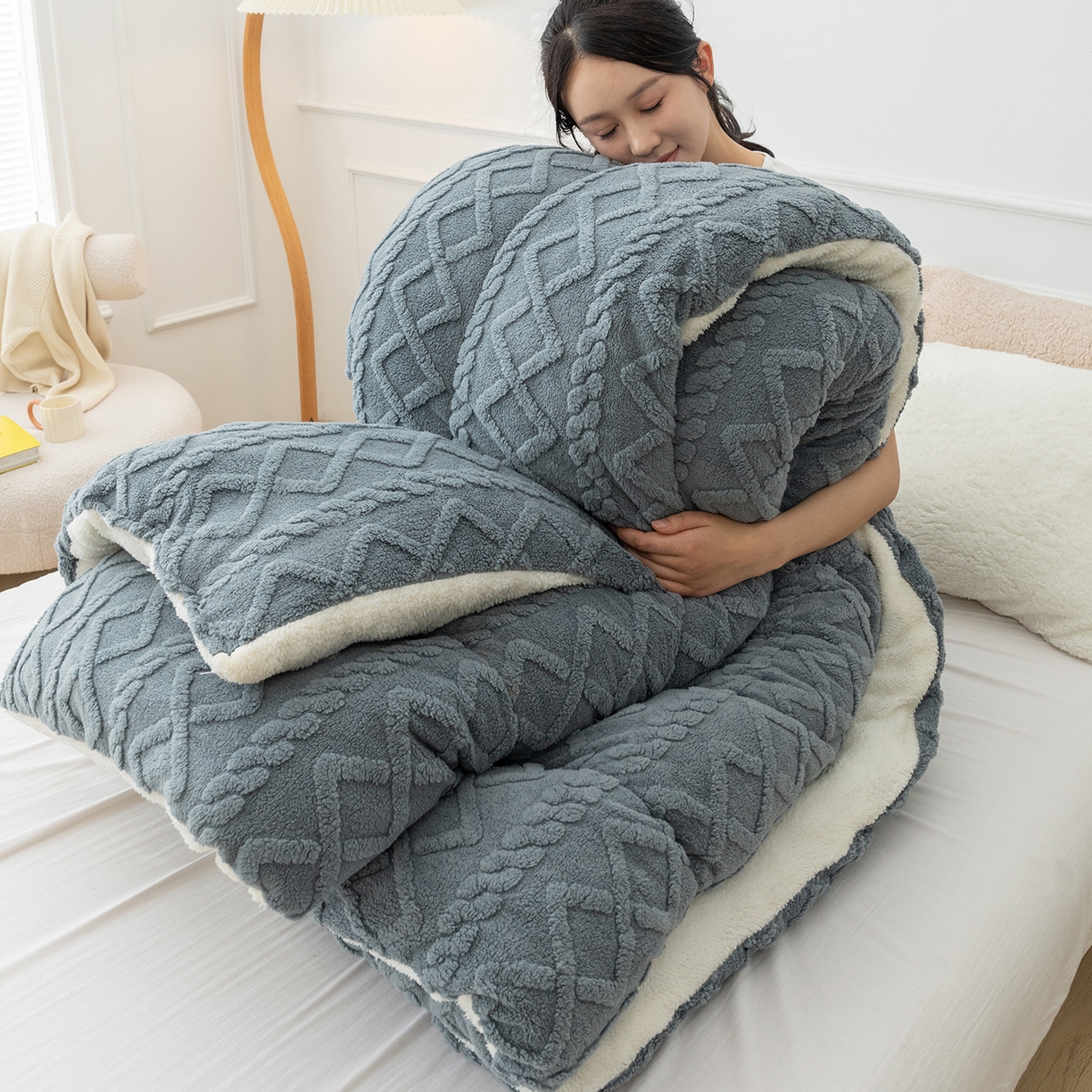 91家纺网 家纺一手货源 找家纺 悦织湾家纺 2025暖绒冬季被子A面雪花绒牛奶绒塔芙绒B面羊羔绒加厚速暖2025新款跨境出口外贸电商热销款可定做 塔芙绒被子典雅灰