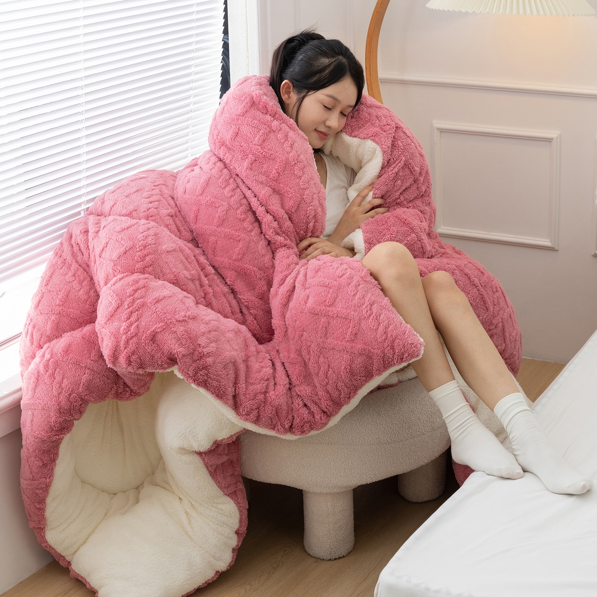 91家纺网 家纺一手货源 找家纺 悦织湾家纺 2025暖绒冬季被子A面雪花绒牛奶绒塔芙绒B面羊羔绒加厚速暖2025新款跨境出口外贸电商热销款可定做 塔芙绒被子豆沙粉