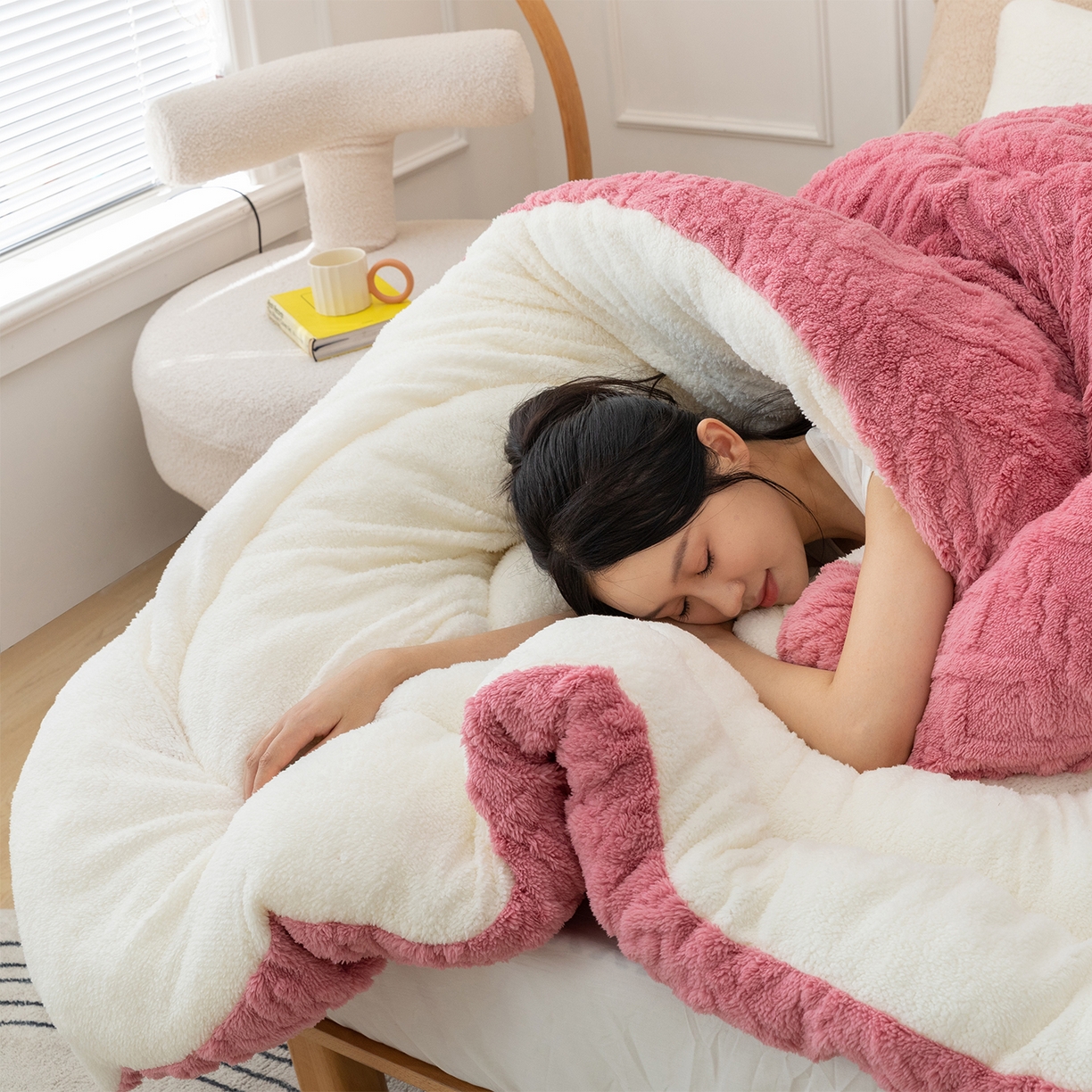 91家纺网 家纺一手货源 找家纺 悦织湾家纺 2025暖绒冬季被子A面雪花绒牛奶绒塔芙绒B面羊羔绒加厚速暖2025新款跨境出口外贸电商热销款可定做 塔芙绒被子豆沙粉