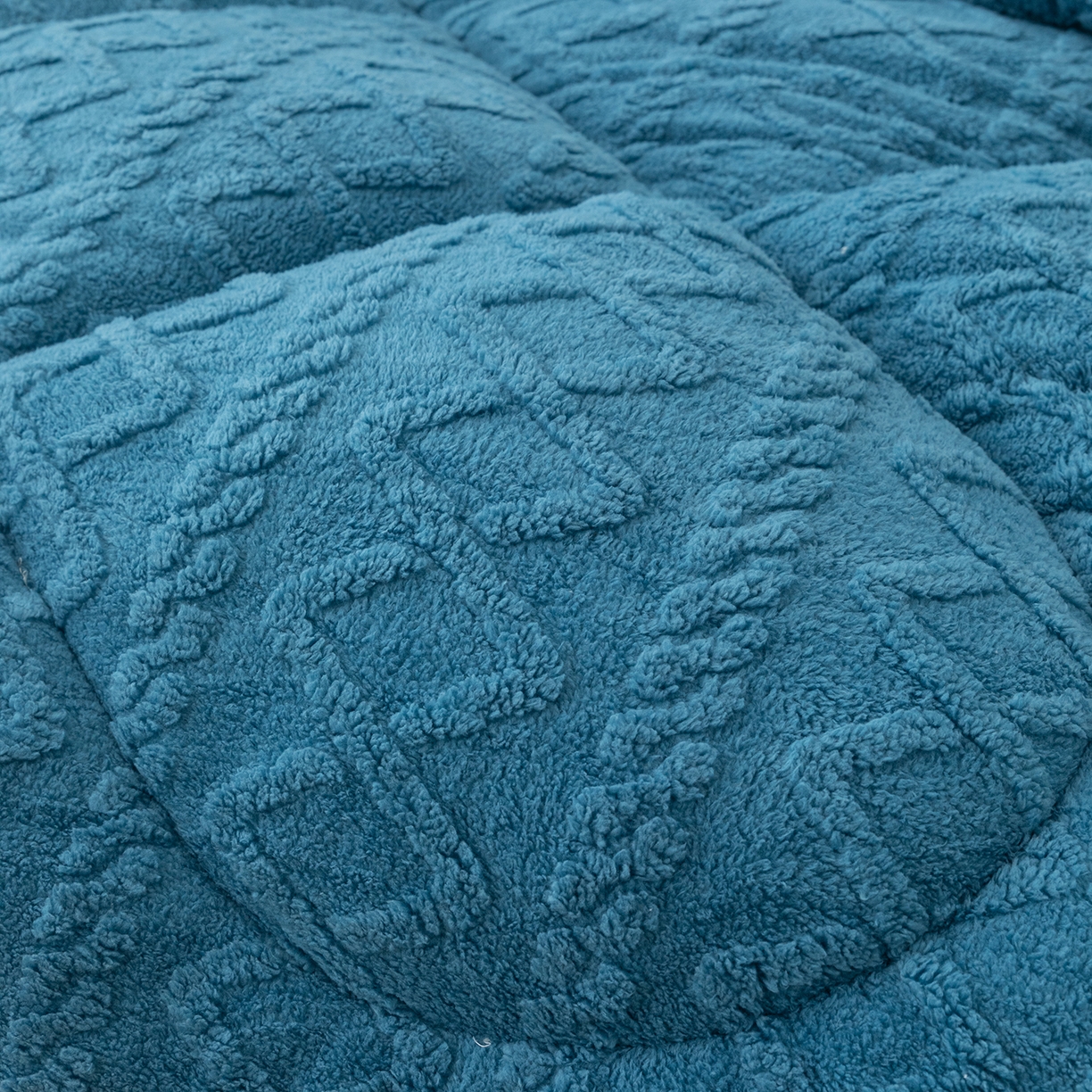 91家纺网 家纺一手货源 找家纺 悦织湾家纺 2025暖绒冬季被子A面雪花绒牛奶绒塔芙绒B面羊羔绒加厚速暖2025新款跨境出口外贸电商热销款可定做 塔芙绒被子孔雀蓝