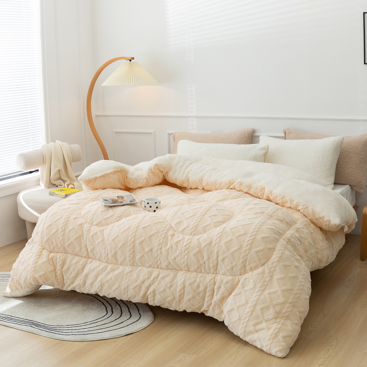 91家纺网 家纺一手货源 找家纺 悦织湾家纺 2025暖绒冬季被子A面雪花绒牛奶绒塔芙绒B面羊羔绒加厚速暖2025新款跨境出口外贸电商热销款可定做 塔芙绒被子米卡其