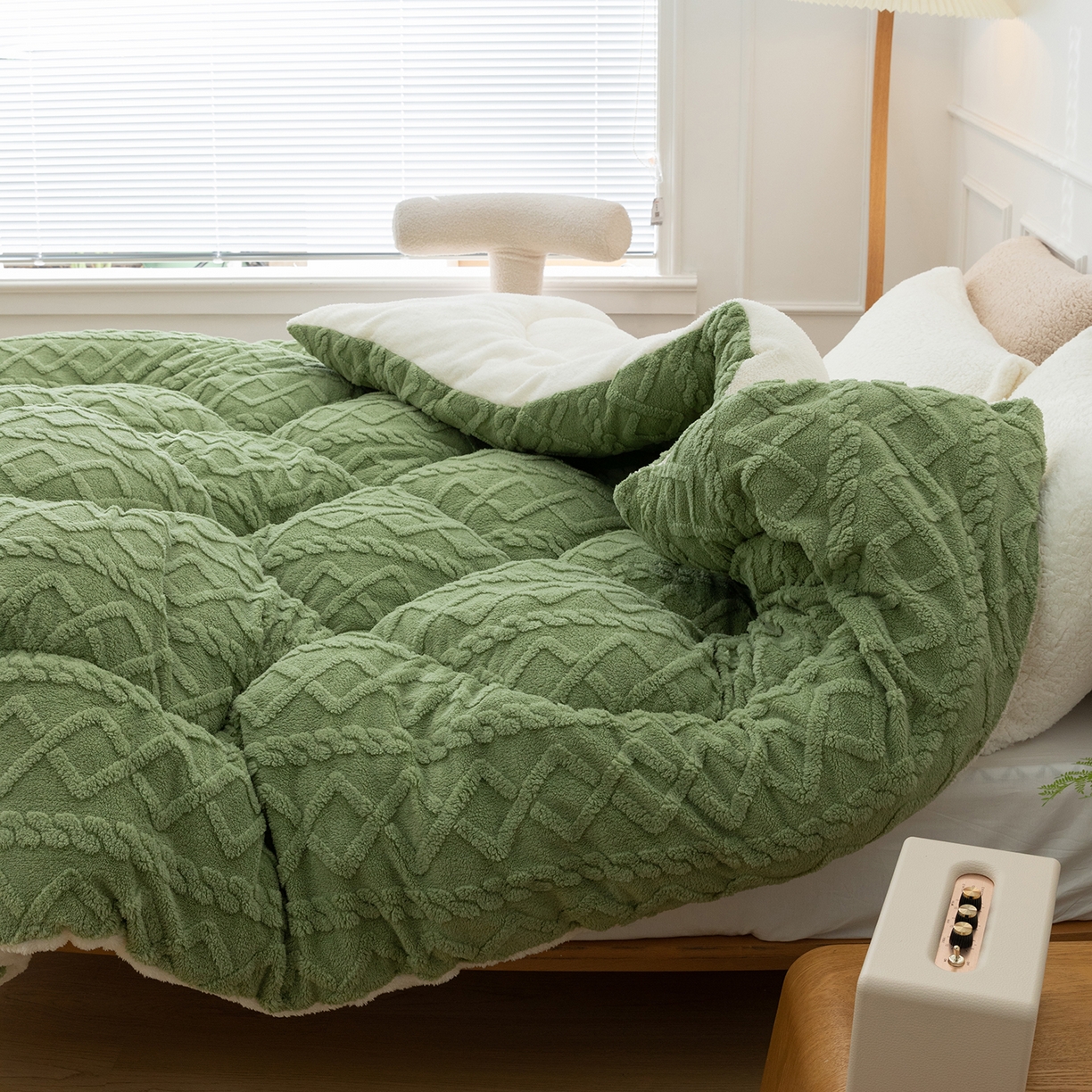 91家纺网 家纺一手货源 找家纺 悦织湾家纺 2025暖绒冬季被子A面雪花绒牛奶绒塔芙绒B面羊羔绒加厚速暖2025新款跨境出口外贸电商热销款可定做 塔芙绒被子抹茶绿