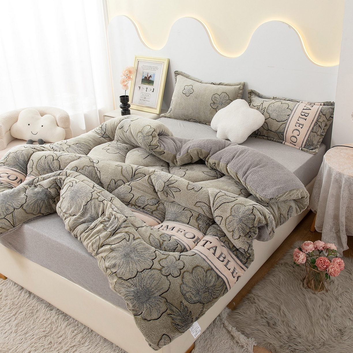 91家纺网 家纺一手货源 找家纺 悦织湾家纺 2025暖绒冬季被子A面雪花绒牛奶绒塔芙绒B面羊羔绒加厚速暖2025新款跨境出口外贸电商热销款可定做 雪花绒被子绿茶情话