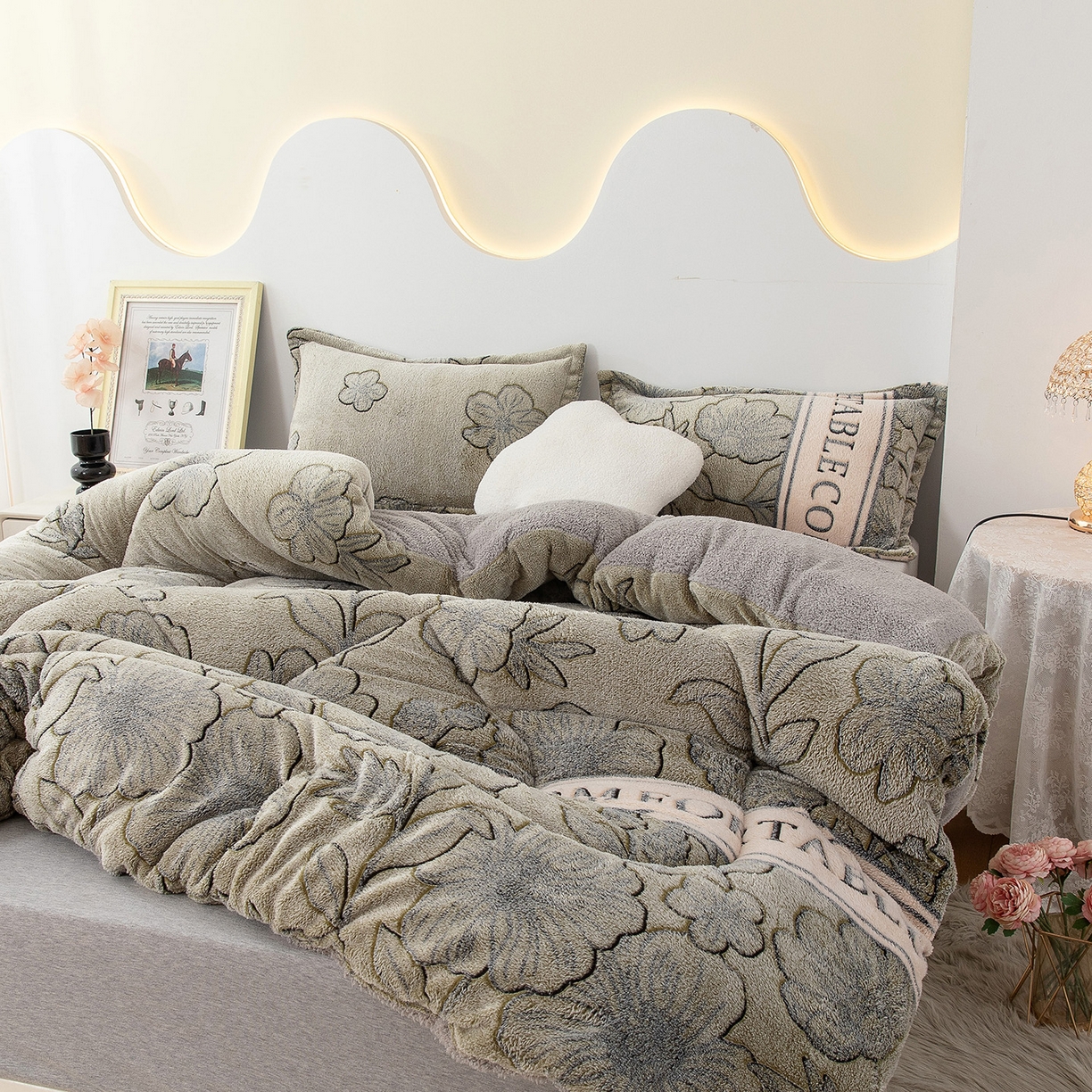 91家纺网 家纺一手货源 找家纺 悦织湾家纺 2025暖绒冬季被子A面雪花绒牛奶绒塔芙绒B面羊羔绒加厚速暖2025新款跨境出口外贸电商热销款可定做 雪花绒被子绿茶情话