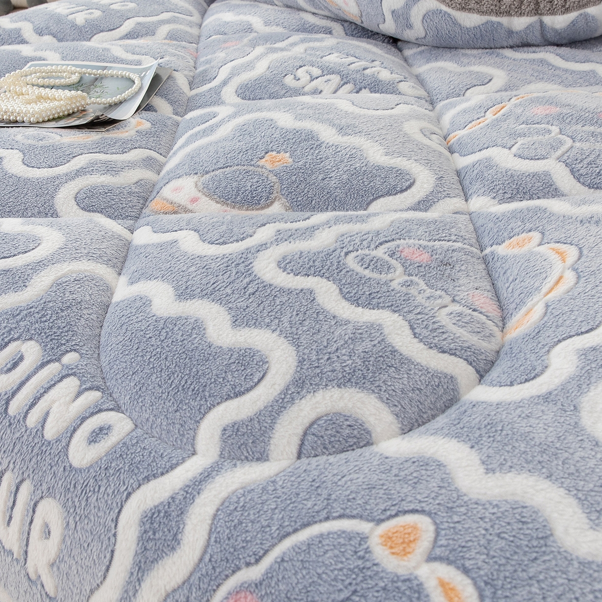 91家纺网 家纺一手货源 找家纺 悦织湾家纺 2025暖绒冬季被子A面雪花绒牛奶绒塔芙绒B面羊羔绒加厚速暖2025新款跨境出口外贸电商热销款可定做 雪花绒萌方恐龙