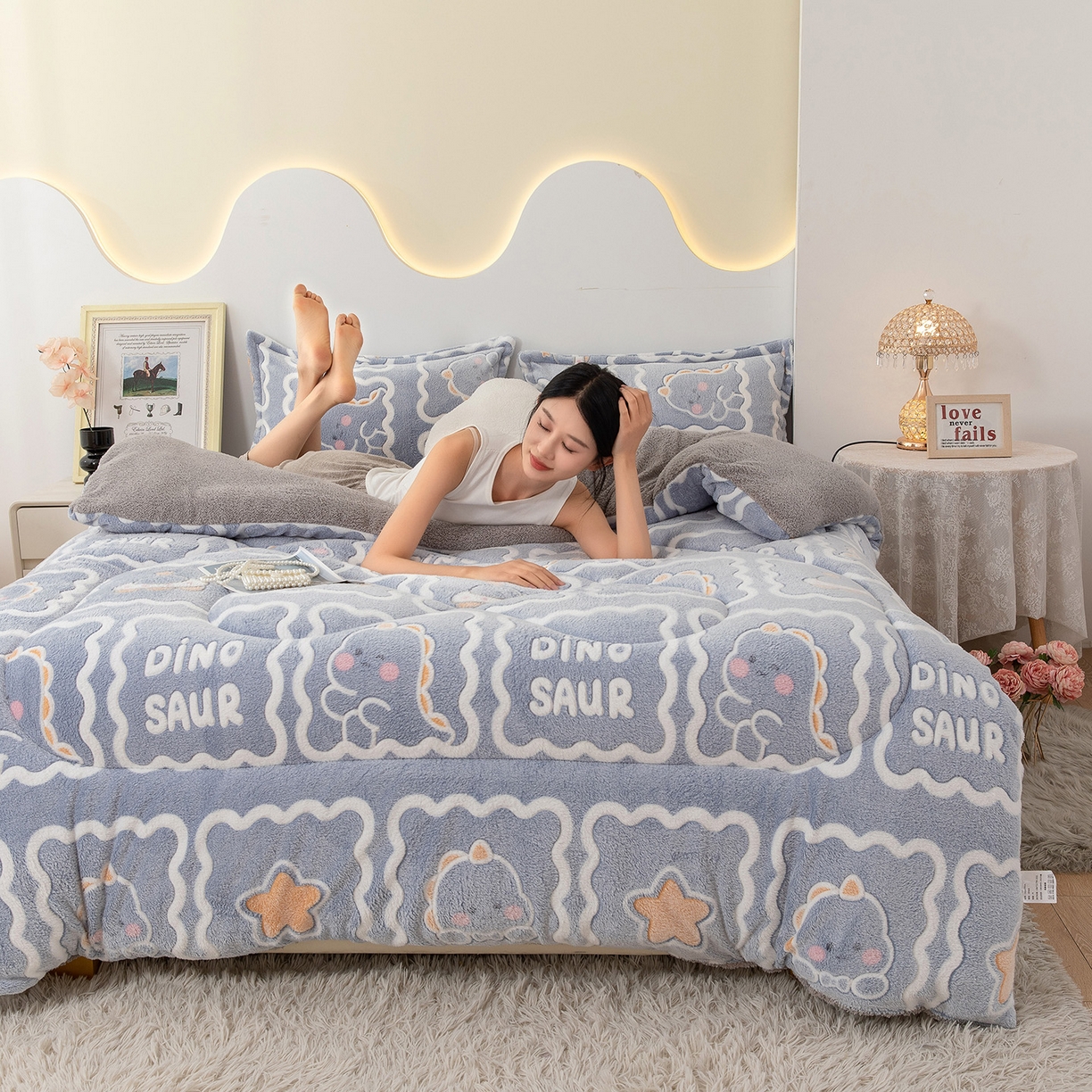 91家纺网 家纺一手货源 找家纺 悦织湾家纺 2025暖绒冬季被子A面雪花绒牛奶绒塔芙绒B面羊羔绒加厚速暖2025新款跨境出口外贸电商热销款可定做 雪花绒萌方恐龙