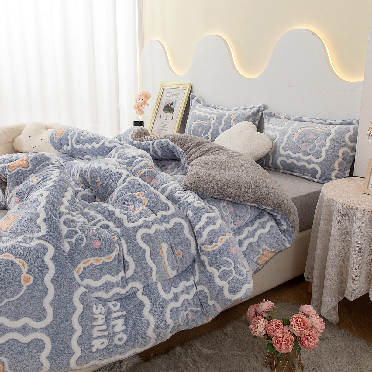 91家纺网 家纺一手货源 找家纺 悦织湾家纺 2025暖绒冬季被子A面雪花绒牛奶绒塔芙绒B面羊羔绒加厚速暖2025新款跨境出口外贸电商热销款可定做 雪花绒萌方恐龙