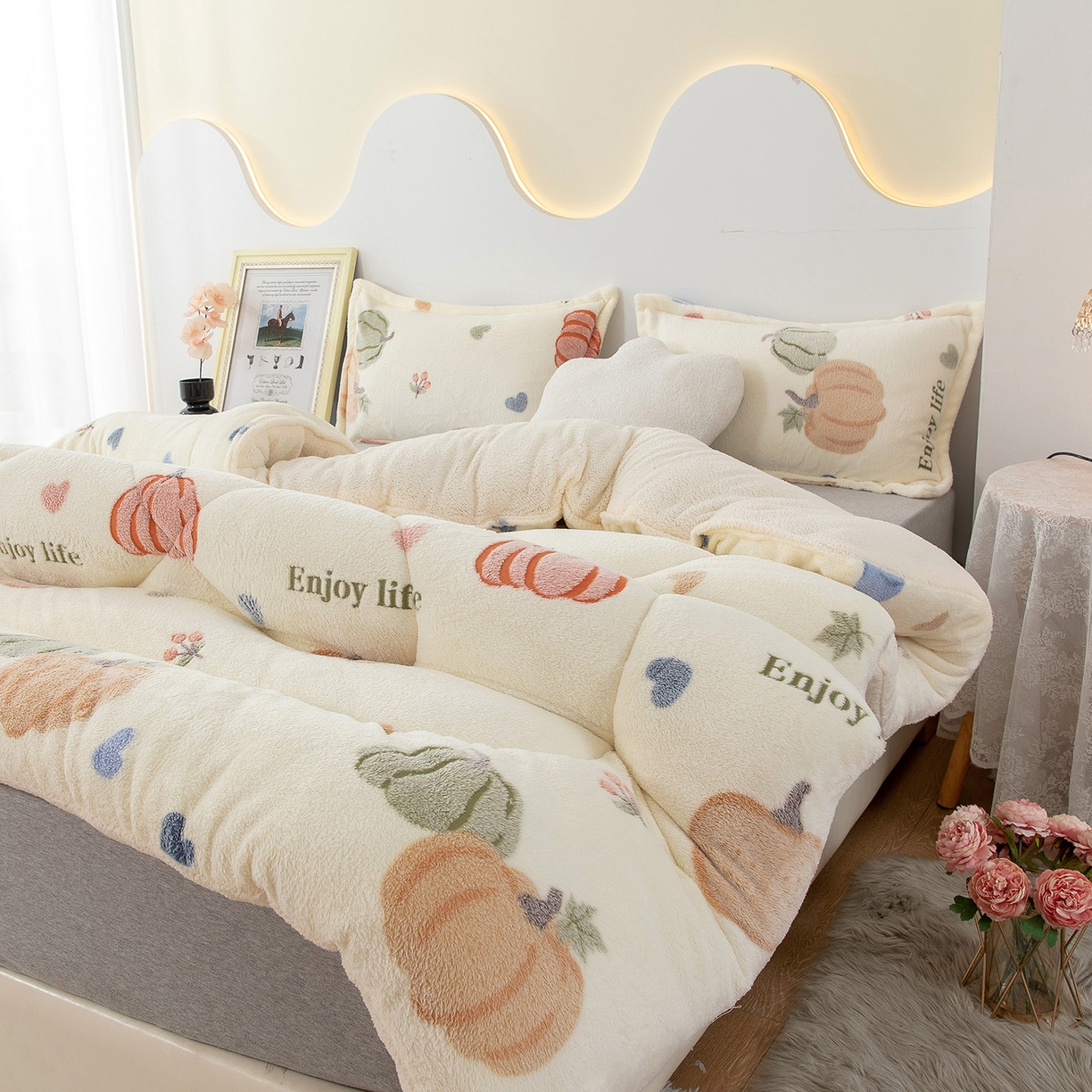 91家纺网 家纺一手货源 找家纺 悦织湾家纺 2025暖绒冬季被子A面雪花绒牛奶绒塔芙绒B面羊羔绒加厚速暖2025新款跨境出口外贸电商热销款可定做 雪花绒南瓜派对