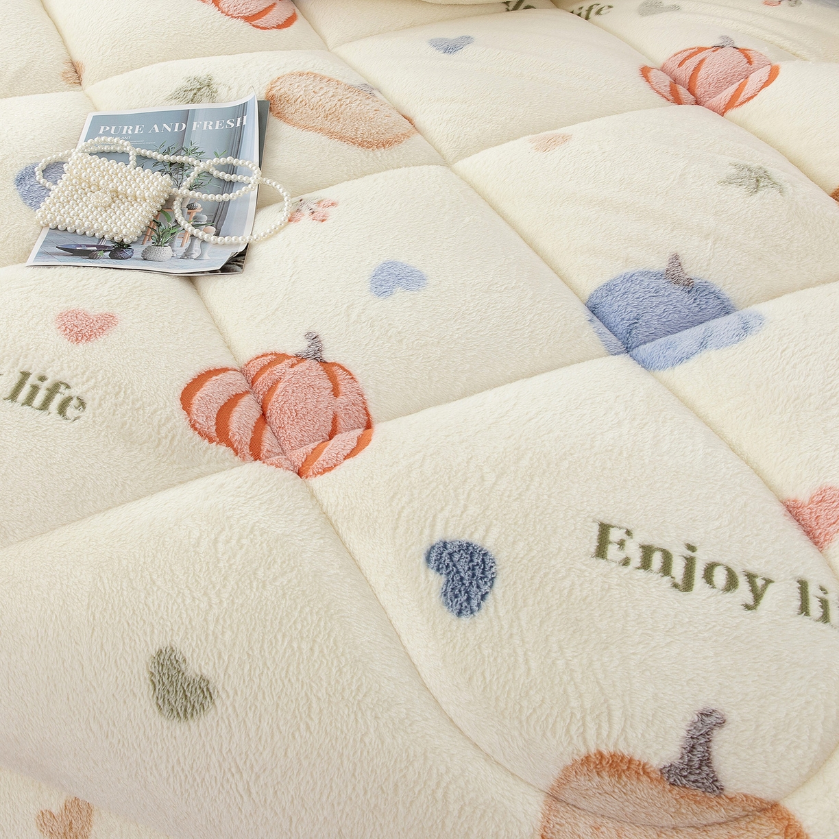 91家纺网 家纺一手货源 找家纺 悦织湾家纺 2025暖绒冬季被子A面雪花绒牛奶绒塔芙绒B面羊羔绒加厚速暖2025新款跨境出口外贸电商热销款可定做 雪花绒南瓜派对