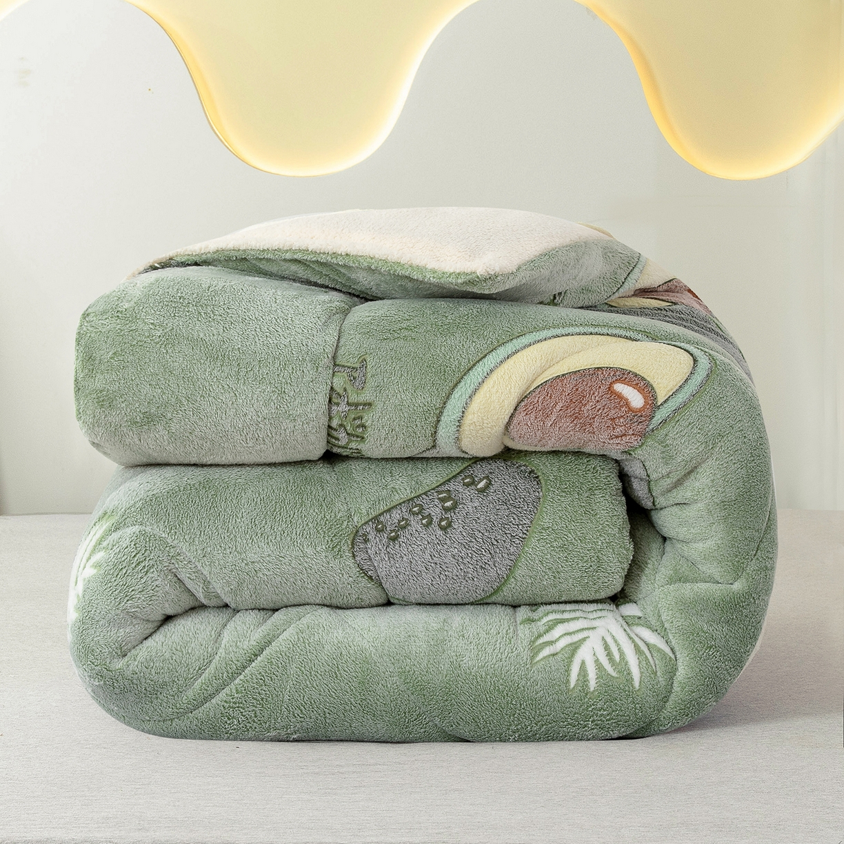 91家纺网 家纺一手货源 找家纺 悦织湾家纺 2025暖绒冬季被子A面雪花绒牛奶绒塔芙绒B面羊羔绒加厚速暖2025新款跨境出口外贸电商热销款可定做 雪花绒牛油果