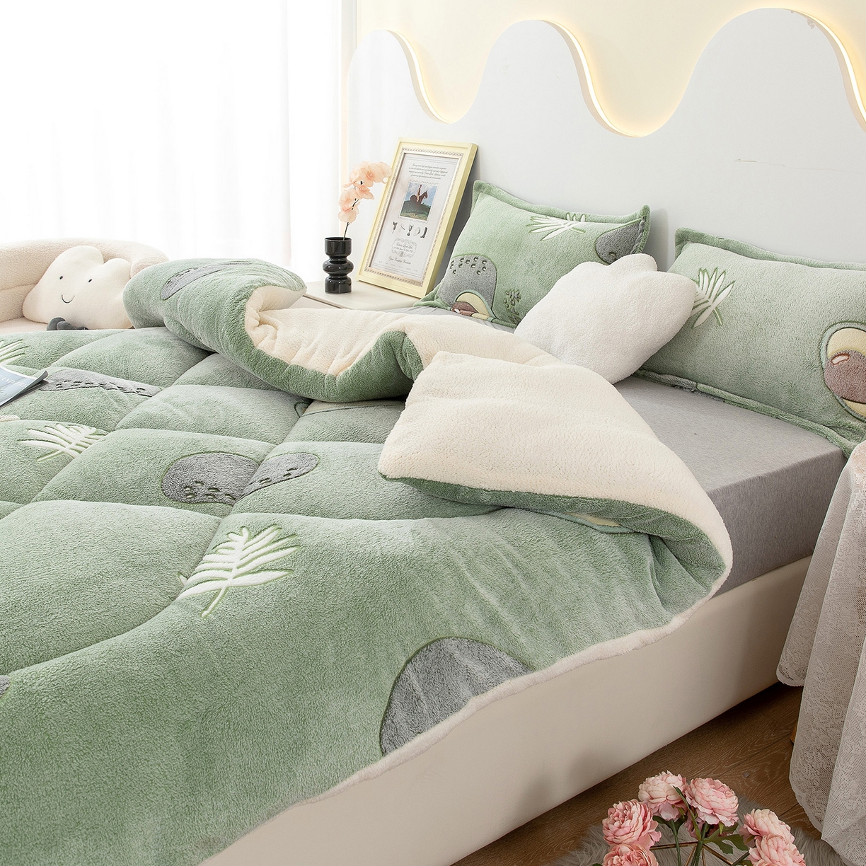 91家纺网 家纺一手货源 找家纺 悦织湾家纺 2025暖绒冬季被子A面雪花绒牛奶绒塔芙绒B面羊羔绒加厚速暖2025新款跨境出口外贸电商热销款可定做 雪花绒牛油果