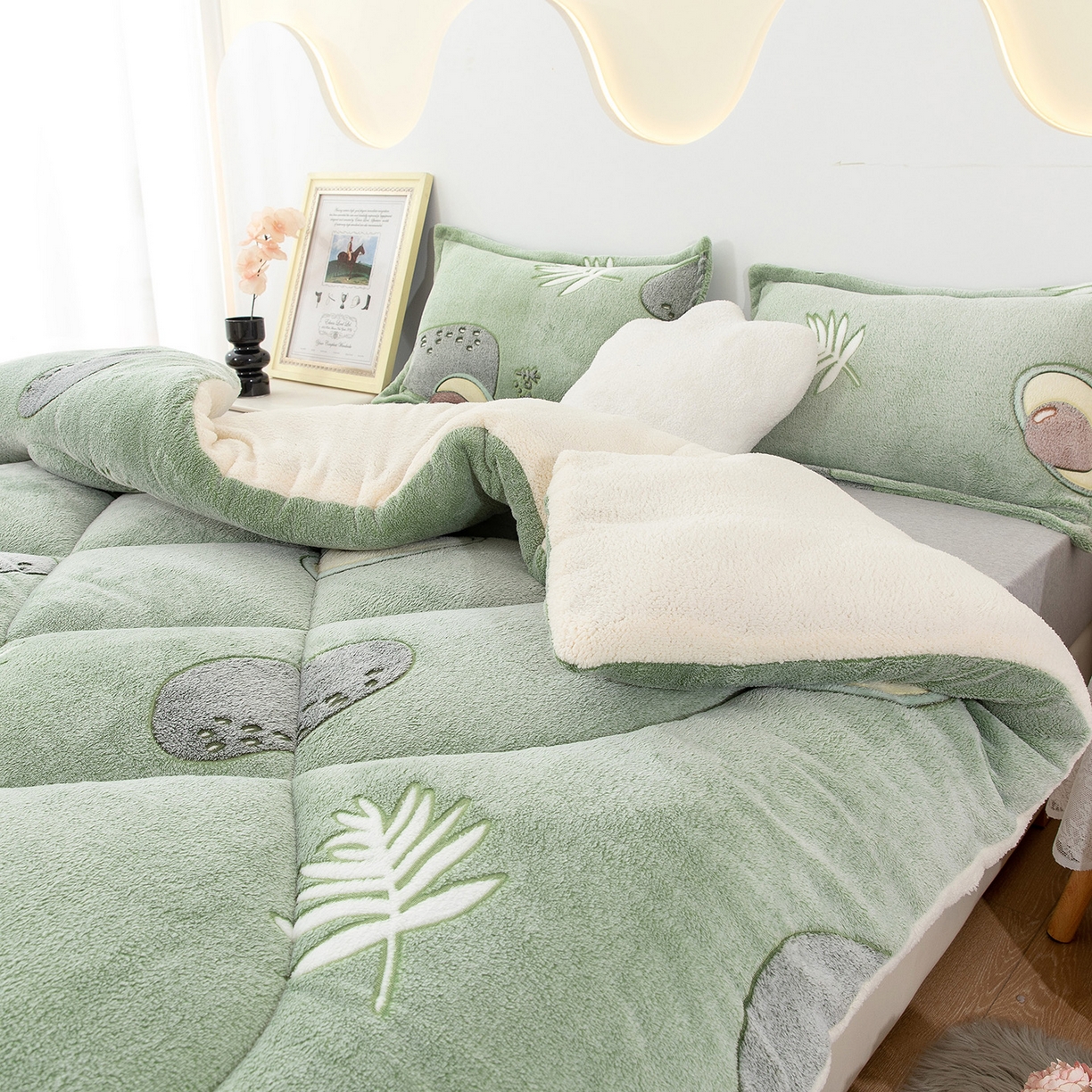 91家纺网 家纺一手货源 找家纺 悦织湾家纺 2025暖绒冬季被子A面雪花绒牛奶绒塔芙绒B面羊羔绒加厚速暖2025新款跨境出口外贸电商热销款可定做 雪花绒牛油果