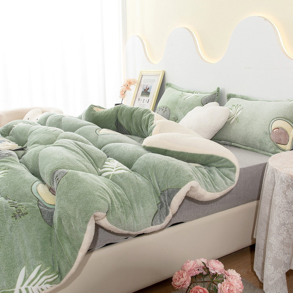 91家纺网 家纺一手货源 找家纺 悦织湾家纺 2025暖绒冬季被子A面雪花绒牛奶绒塔芙绒B面羊羔绒加厚速暖2025新款跨境出口外贸电商热销款可定做 雪花绒牛油果