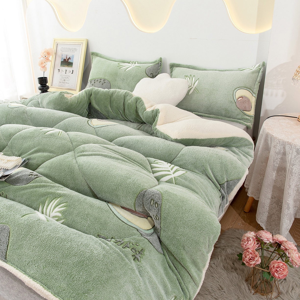 91家纺网 家纺一手货源 找家纺 悦织湾家纺 2025暖绒冬季被子A面雪花绒牛奶绒塔芙绒B面羊羔绒加厚速暖2025新款跨境出口外贸电商热销款可定做 雪花绒牛油果