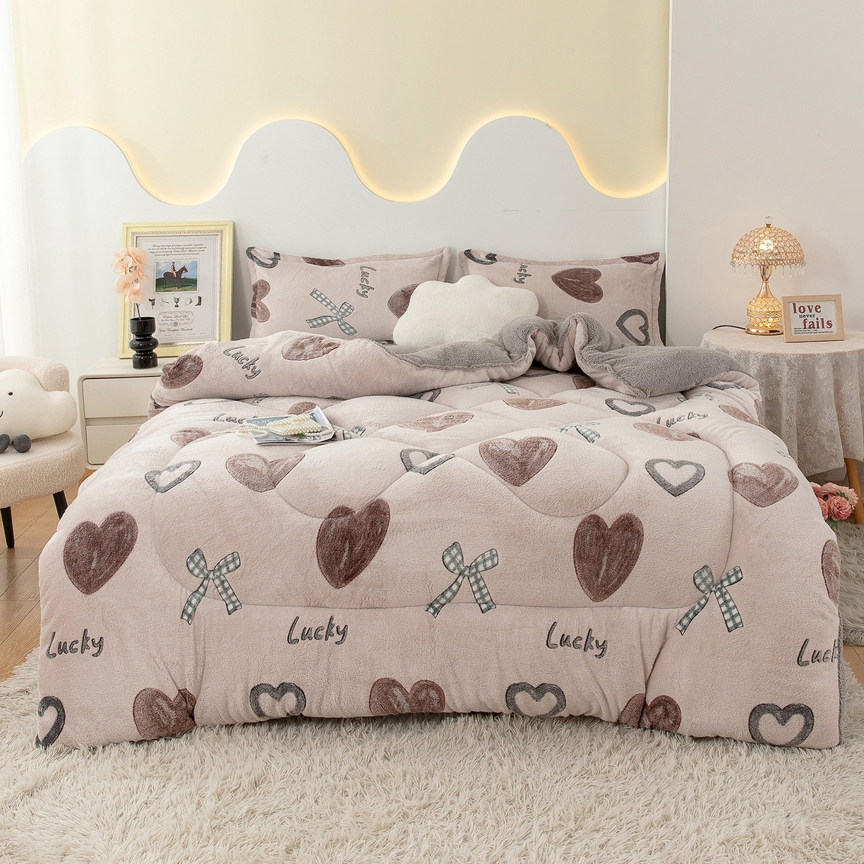 91家纺网 家纺一手货源 找家纺 悦织湾家纺 2025暖绒冬季被子A面雪花绒牛奶绒塔芙绒B面羊羔绒加厚速暖2025新款跨境出口外贸电商热销款可定做 雪花绒心心相印