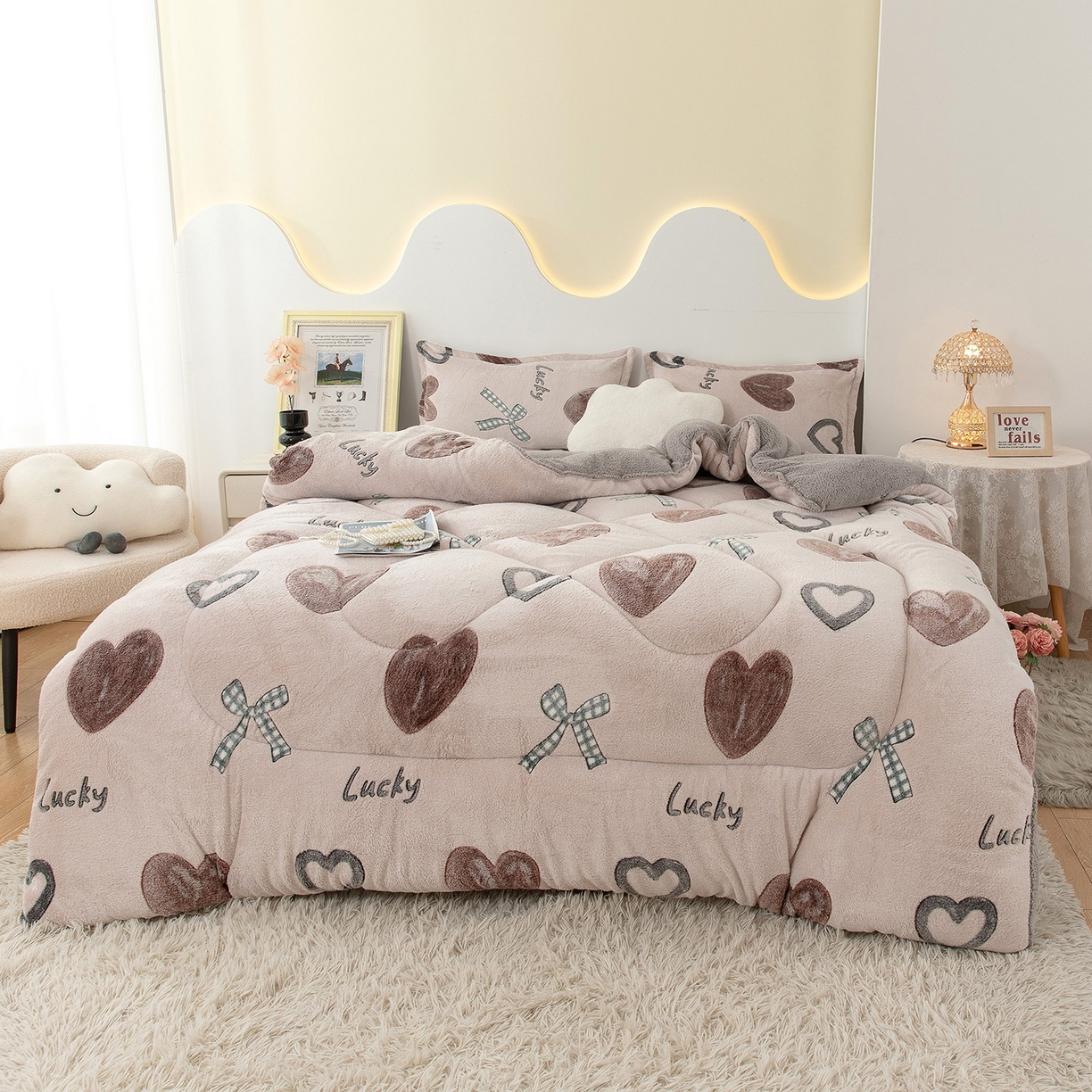 91家纺网 家纺一手货源 找家纺 悦织湾家纺 2025暖绒冬季被子A面雪花绒牛奶绒塔芙绒B面羊羔绒加厚速暖2025新款跨境出口外贸电商热销款可定做 雪花绒心心相印