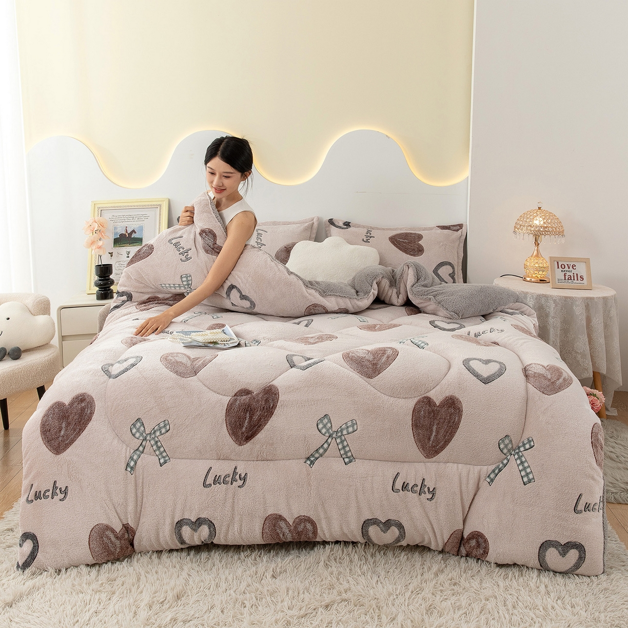 91家纺网 家纺一手货源 找家纺 悦织湾家纺 2025暖绒冬季被子A面雪花绒牛奶绒塔芙绒B面羊羔绒加厚速暖2025新款跨境出口外贸电商热销款可定做 雪花绒心心相印