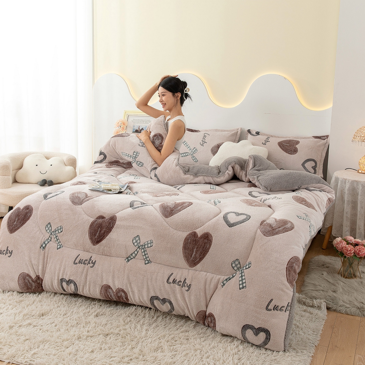 91家纺网 家纺一手货源 找家纺 悦织湾家纺 2025暖绒冬季被子A面雪花绒牛奶绒塔芙绒B面羊羔绒加厚速暖2025新款跨境出口外贸电商热销款可定做 雪花绒心心相印