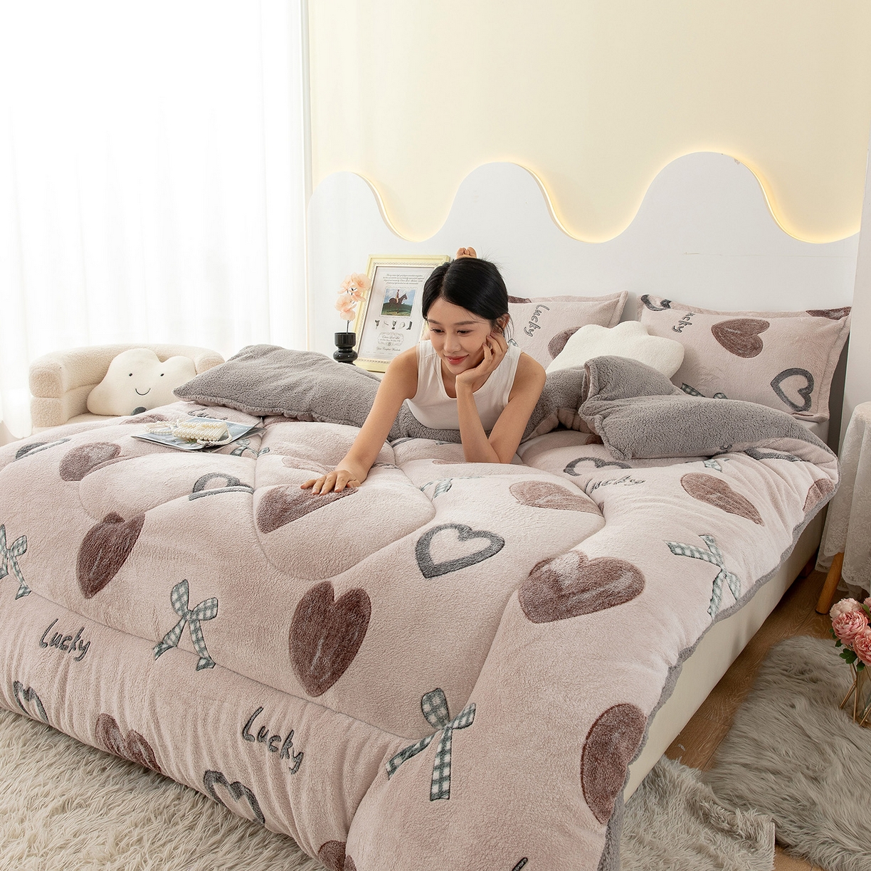 91家纺网 家纺一手货源 找家纺 悦织湾家纺 2025暖绒冬季被子A面雪花绒牛奶绒塔芙绒B面羊羔绒加厚速暖2025新款跨境出口外贸电商热销款可定做 雪花绒心心相印