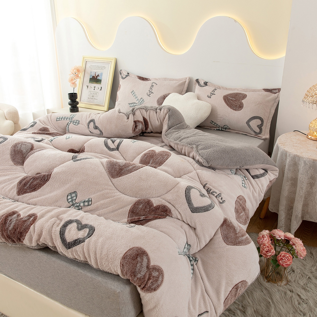 91家纺网 家纺一手货源 找家纺 悦织湾家纺 2025暖绒冬季被子A面雪花绒牛奶绒塔芙绒B面羊羔绒加厚速暖2025新款跨境出口外贸电商热销款可定做 雪花绒心心相印