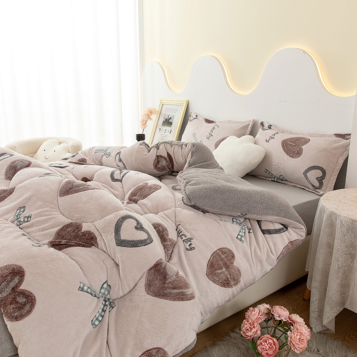 91家纺网 家纺一手货源 找家纺 悦织湾家纺 2025暖绒冬季被子A面雪花绒牛奶绒塔芙绒B面羊羔绒加厚速暖2025新款跨境出口外贸电商热销款可定做 雪花绒心心相印