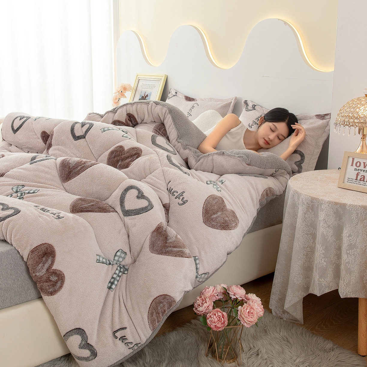 91家纺网 家纺一手货源 找家纺 悦织湾家纺 2025暖绒冬季被子A面雪花绒牛奶绒塔芙绒B面羊羔绒加厚速暖2025新款跨境出口外贸电商热销款可定做 雪花绒心心相印