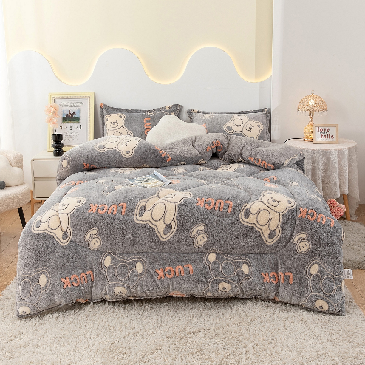 91家纺网 家纺一手货源 找家纺 悦织湾家纺 2025暖绒冬季被子A面雪花绒牛奶绒塔芙绒B面羊羔绒加厚速暖2025新款跨境出口外贸电商热销款可定做 雪花绒幸运熊