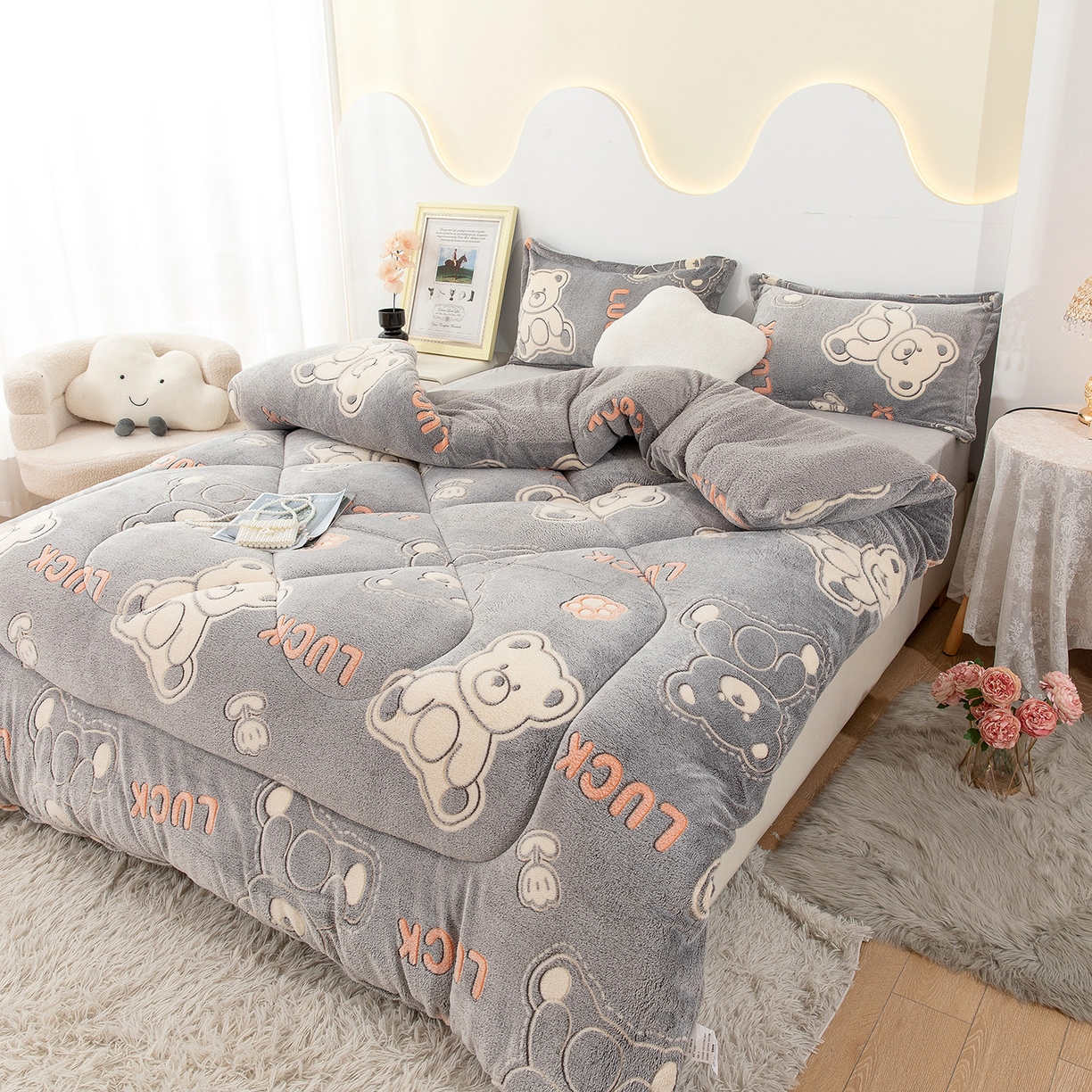 91家纺网 家纺一手货源 找家纺 悦织湾家纺 2025暖绒冬季被子A面雪花绒牛奶绒塔芙绒B面羊羔绒加厚速暖2025新款跨境出口外贸电商热销款可定做 雪花绒幸运熊