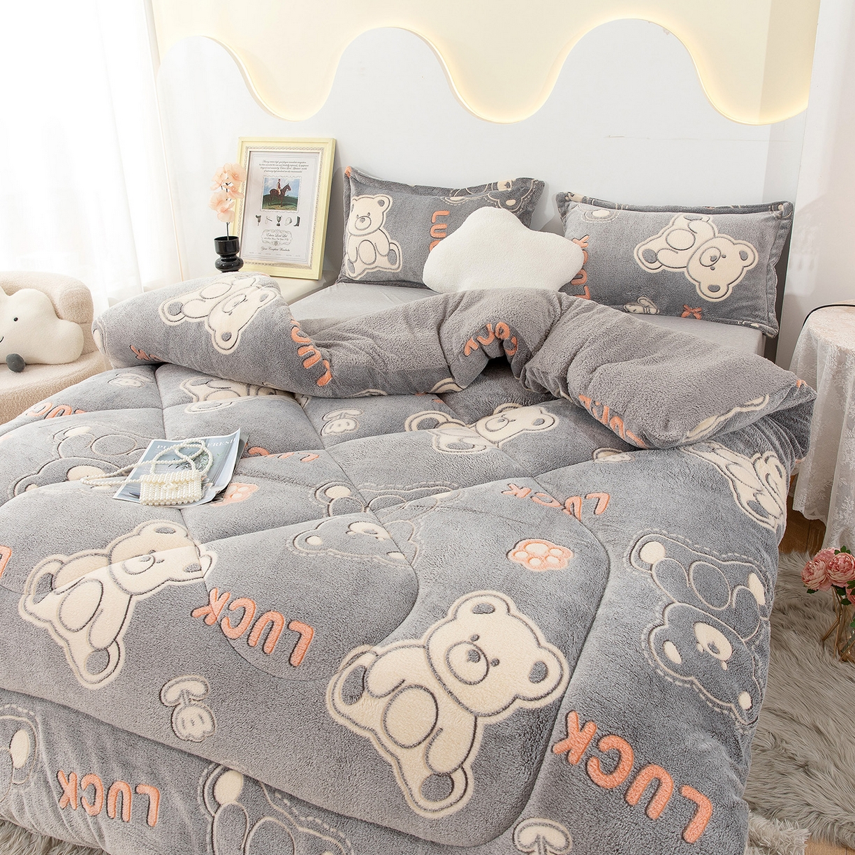 91家纺网 家纺一手货源 找家纺 悦织湾家纺 2025暖绒冬季被子A面雪花绒牛奶绒塔芙绒B面羊羔绒加厚速暖2025新款跨境出口外贸电商热销款可定做 雪花绒幸运熊