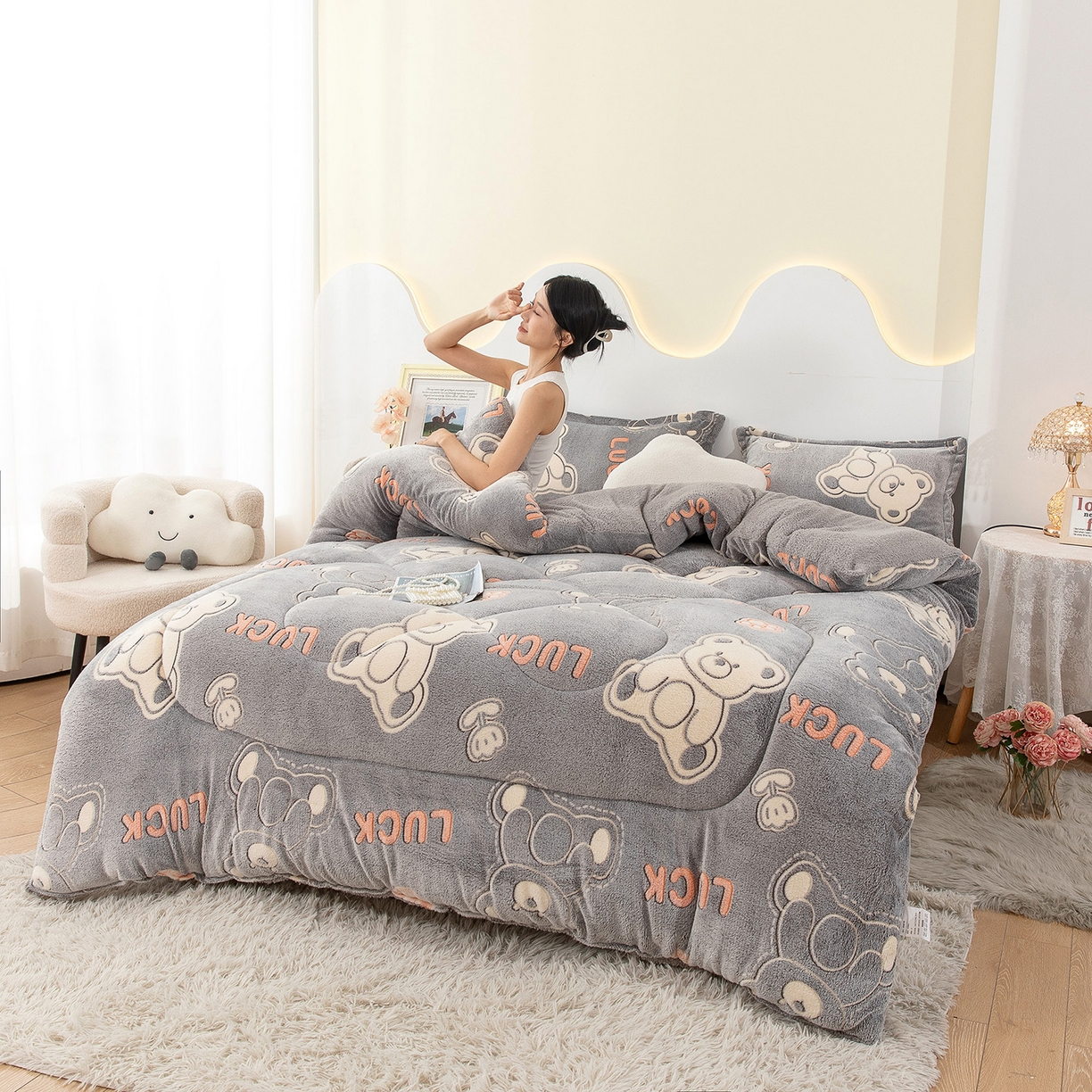 91家纺网 家纺一手货源 找家纺 悦织湾家纺 2025暖绒冬季被子A面雪花绒牛奶绒塔芙绒B面羊羔绒加厚速暖2025新款跨境出口外贸电商热销款可定做 雪花绒幸运熊