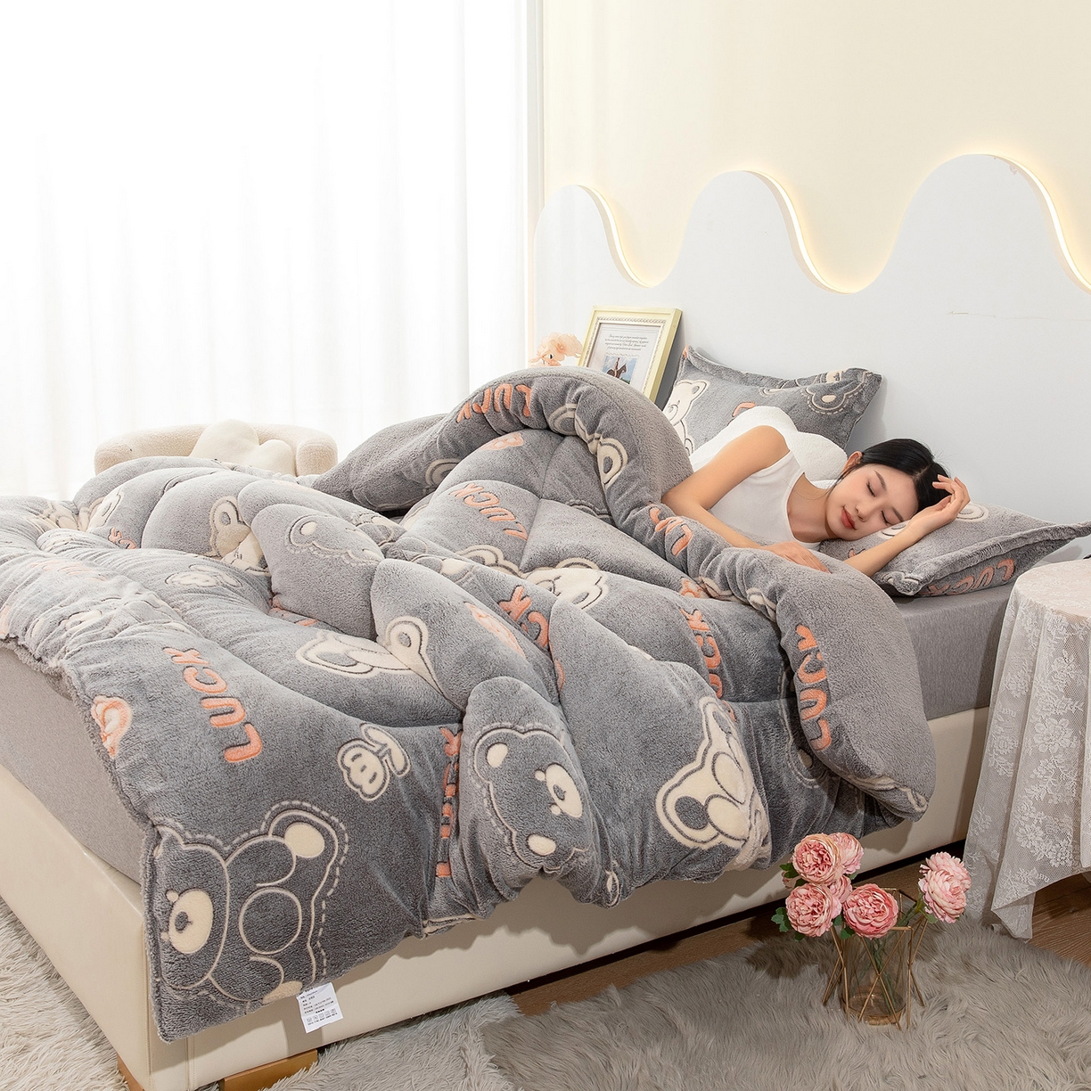 91家纺网 家纺一手货源 找家纺 悦织湾家纺 2025暖绒冬季被子A面雪花绒牛奶绒塔芙绒B面羊羔绒加厚速暖2025新款跨境出口外贸电商热销款可定做 雪花绒幸运熊