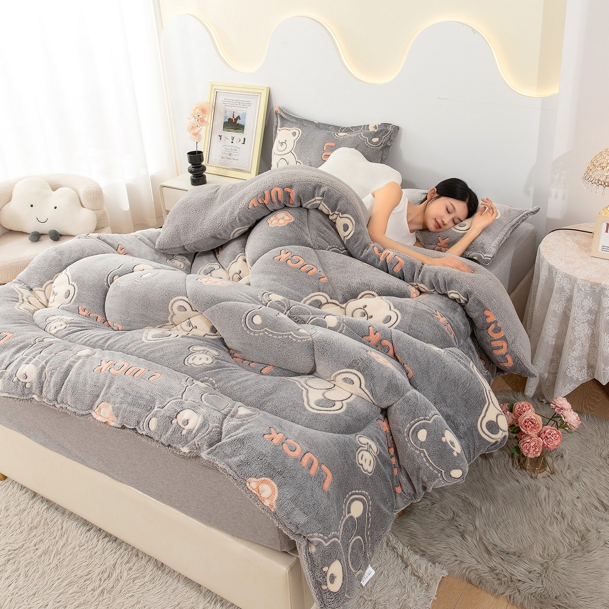 91家纺网 家纺一手货源 找家纺 悦织湾家纺 2025暖绒冬季被子A面雪花绒牛奶绒塔芙绒B面羊羔绒加厚速暖2025新款跨境出口外贸电商热销款可定做 雪花绒幸运熊