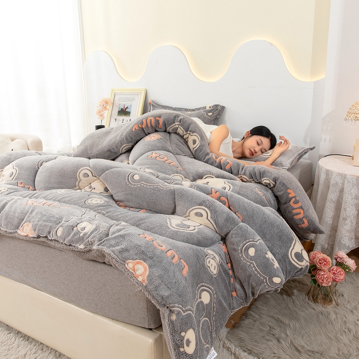 91家纺网 家纺一手货源 找家纺 悦织湾家纺 2025暖绒冬季被子A面雪花绒牛奶绒塔芙绒B面羊羔绒加厚速暖2025新款跨境出口外贸电商热销款可定做 雪花绒幸运熊