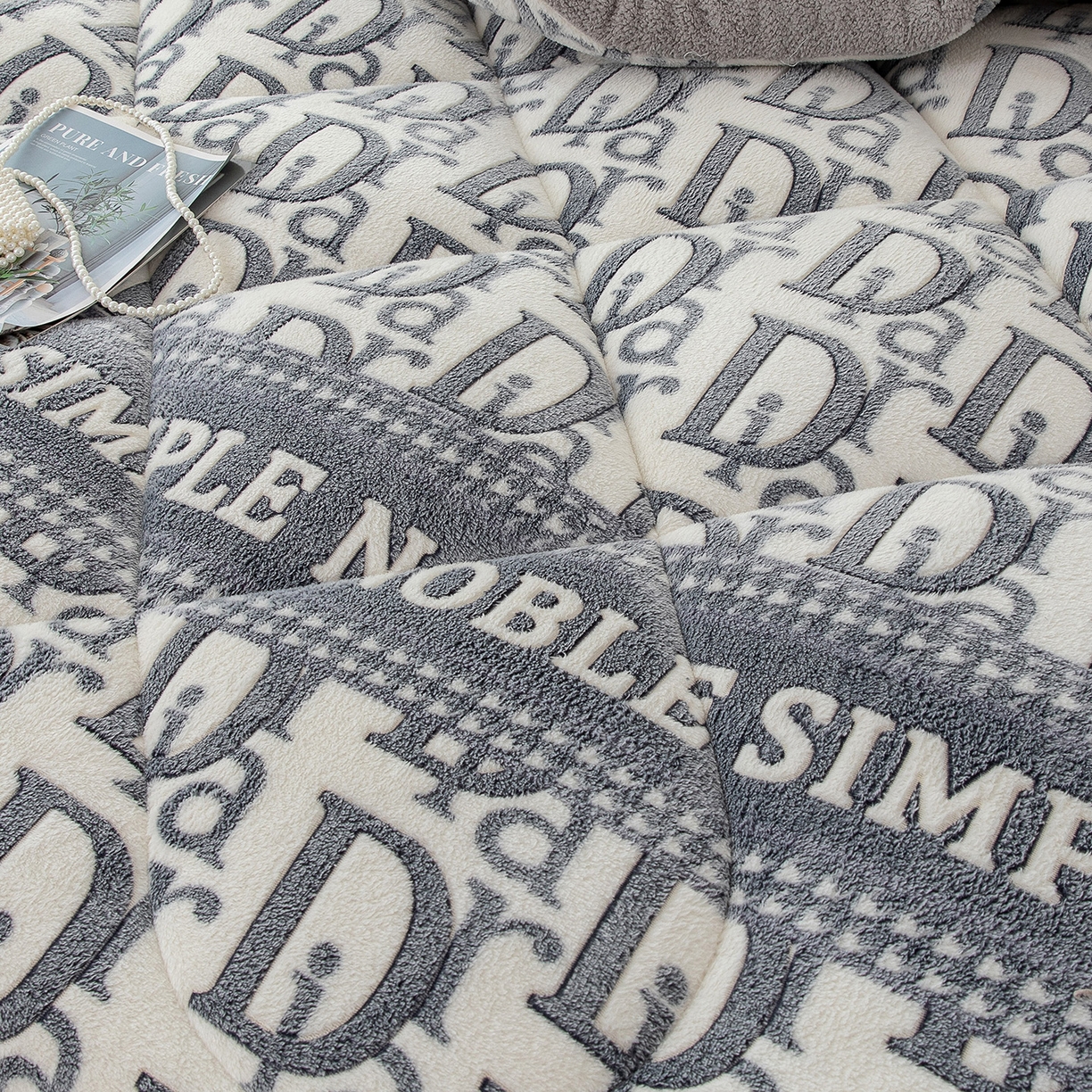 91家纺网 家纺一手货源 找家纺 悦织湾家纺 2025暖绒冬季被子A面雪花绒牛奶绒塔芙绒B面羊羔绒加厚速暖2025新款跨境出口外贸电商热销款可定做 雪花绒用心的爱