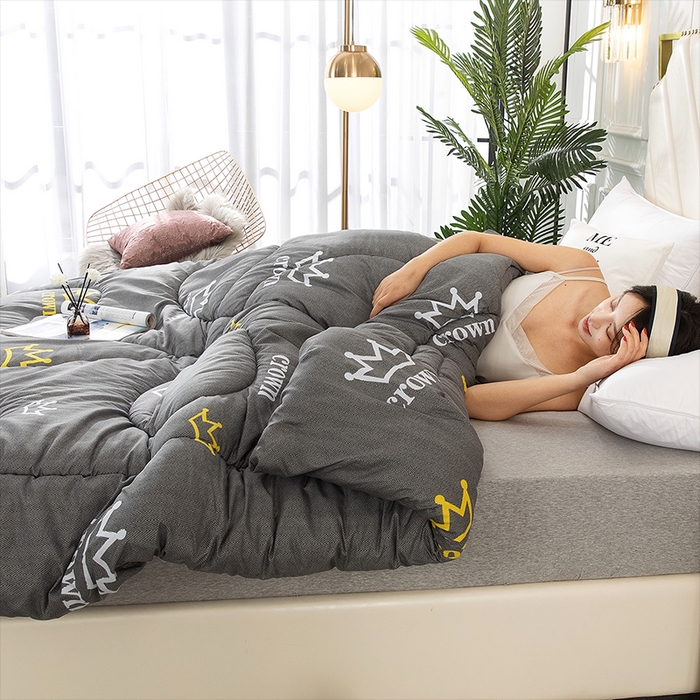 91家纺网 家纺一手货源 找家纺 悦织湾家纺 2025仿棉印花纯色学生被春秋被冬被四季通用被子被芯量多价优整年不断货 加冕