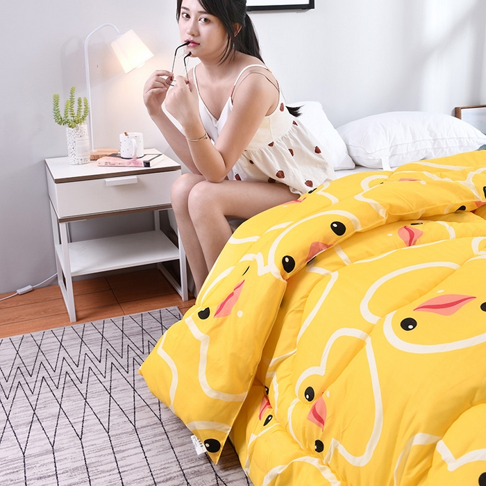 91家纺网 家纺一手货源 找家纺 悦织湾家纺 2025仿棉印花纯色学生被春秋被冬被四季通用被子被芯量多价优整年不断货 小黄鸭