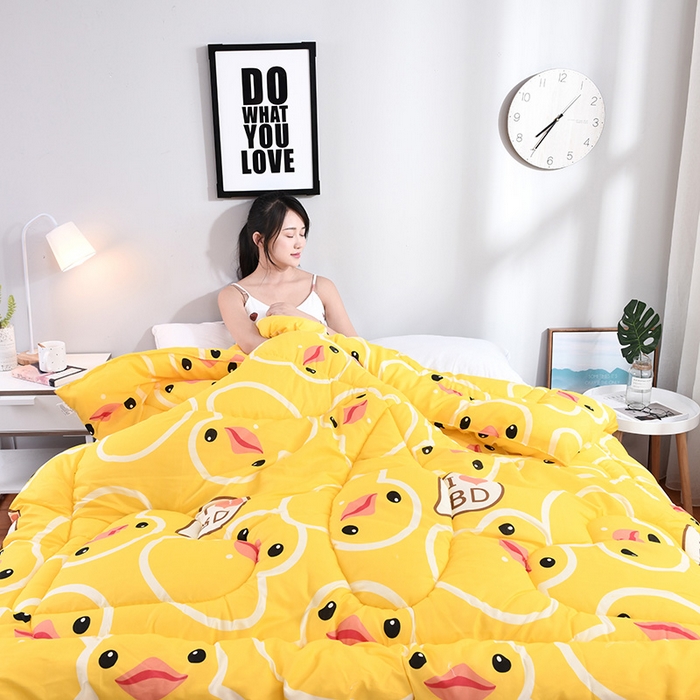 91家纺网 家纺一手货源 找家纺 悦织湾家纺 2025仿棉印花纯色学生被春秋被冬被四季通用被子被芯量多价优整年不断货 小黄鸭