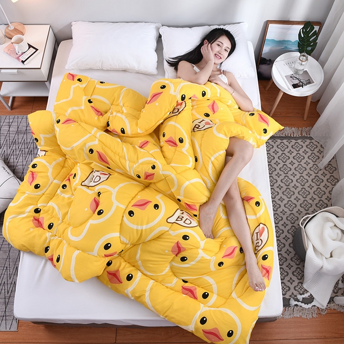 91家纺网 家纺一手货源 找家纺 悦织湾家纺 2025仿棉印花纯色学生被春秋被冬被四季通用被子被芯量多价优整年不断货 小黄鸭