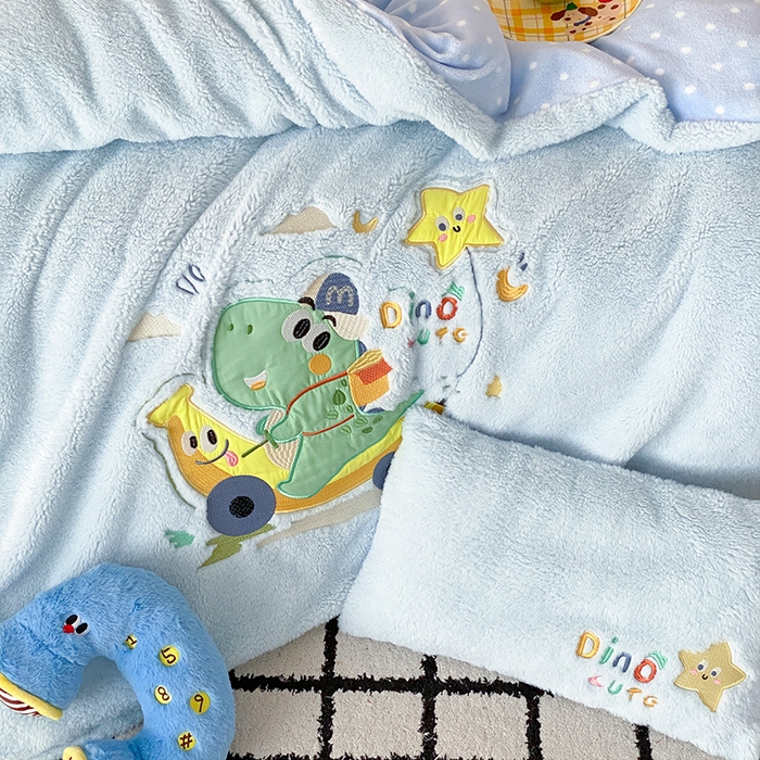 91家纺网 家纺一手货源 找家纺 宝贝优选 2025新款A类保暖幼儿园儿童绒套件（绵羊绒+牛奶绒） 恐龙啵啵