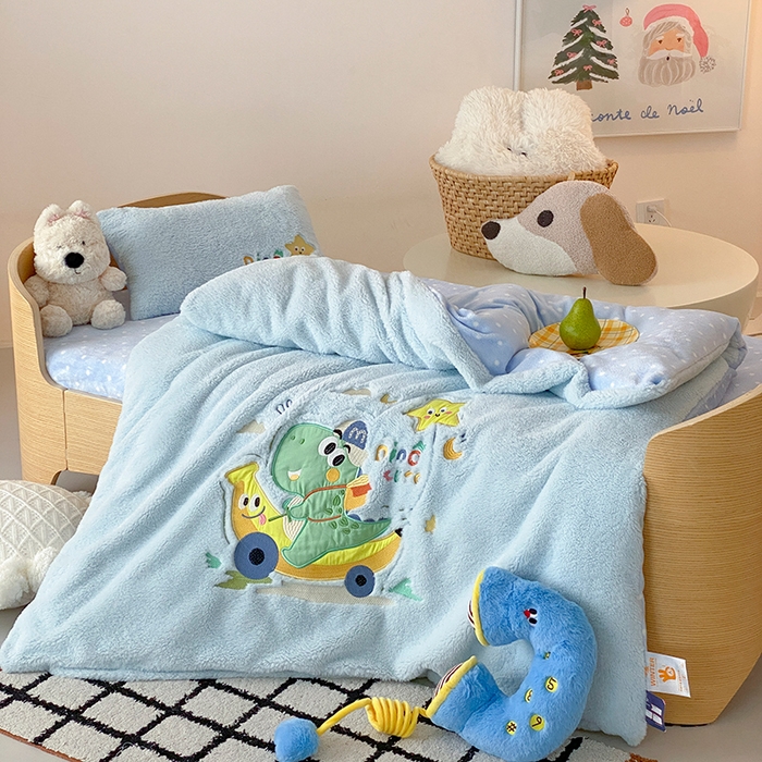 91家纺网 家纺一手货源 找家纺 宝贝优选 2025新款A类保暖幼儿园儿童绒套件（绵羊绒+牛奶绒） 恐龙啵啵