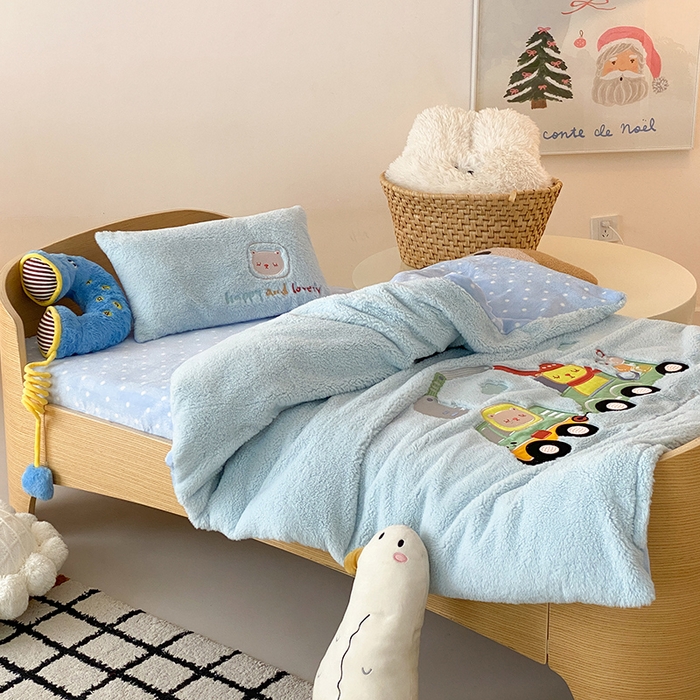 91家纺网 家纺一手货源 找家纺 宝贝优选 2025新款A类保暖幼儿园儿童绒套件（绵羊绒+牛奶绒） 斯特工程车