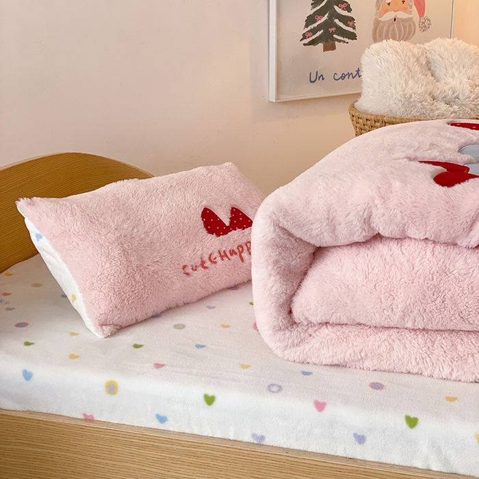 91家纺网 家纺一手货源 找家纺 宝贝优选 2025新款A类保暖幼儿园儿童绒套件（绵羊绒+牛奶绒） 巧悦女孩