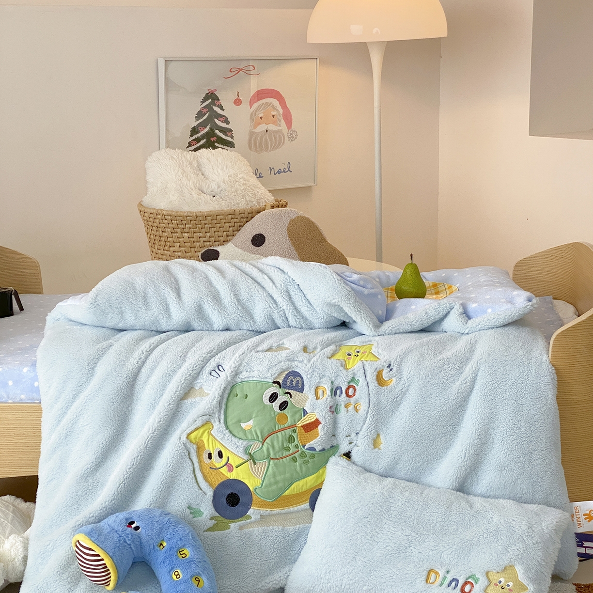 91家纺网 家纺一手货源 找家纺 宝贝优选 2025新款A类保暖幼儿园儿童绒套件（绵羊绒+牛奶绒） 恐龙啵啵