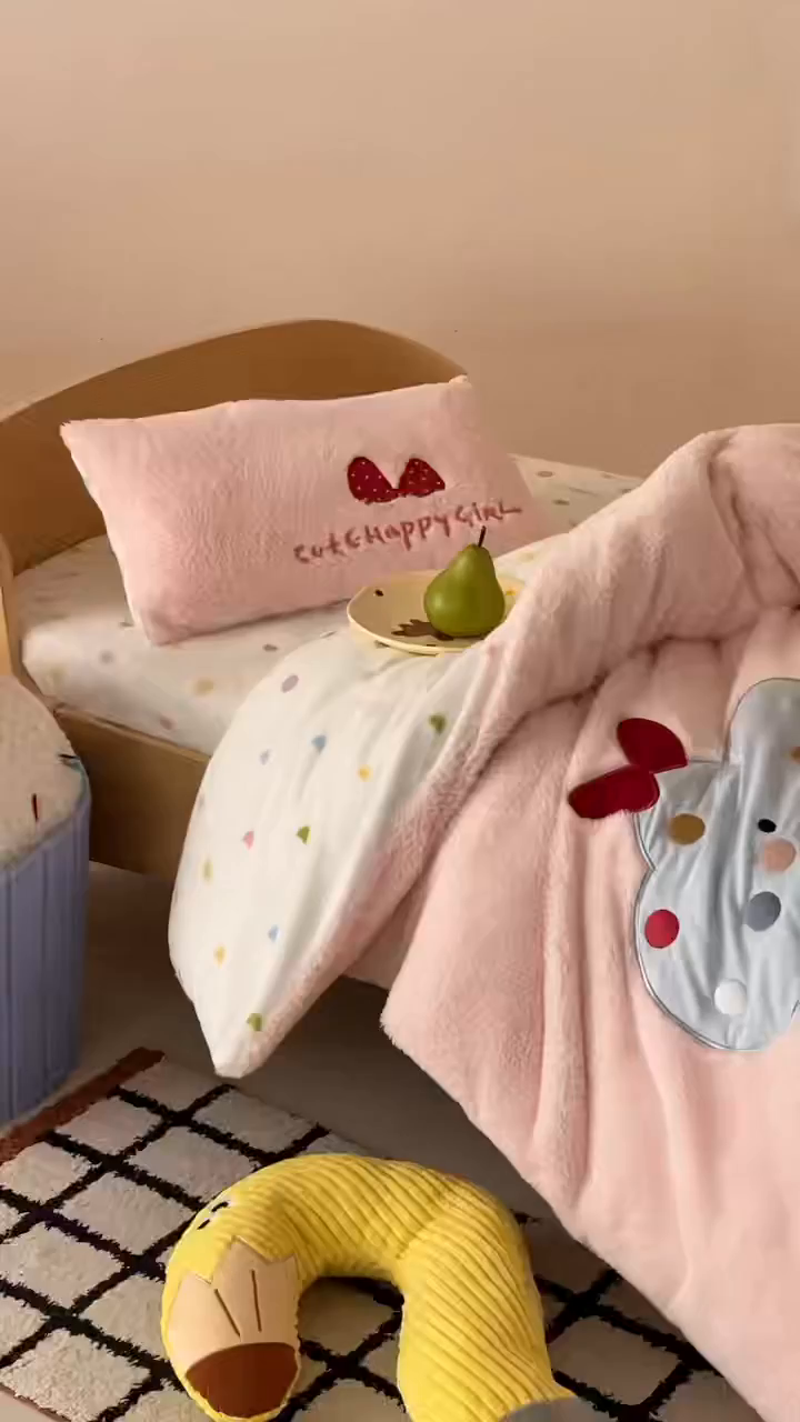 91家纺网 家纺一手货源 找家纺 宝贝优选 2025新款A类保暖幼儿园儿童绒套件（绵羊绒+牛奶绒） 巧悦女孩