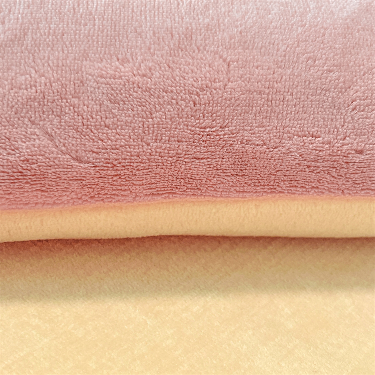 91家纺网 家纺一手货源 找家纺 换种生活 2025新款A类牛奶绒毛巾绣冬被被子被芯 萌趣猫