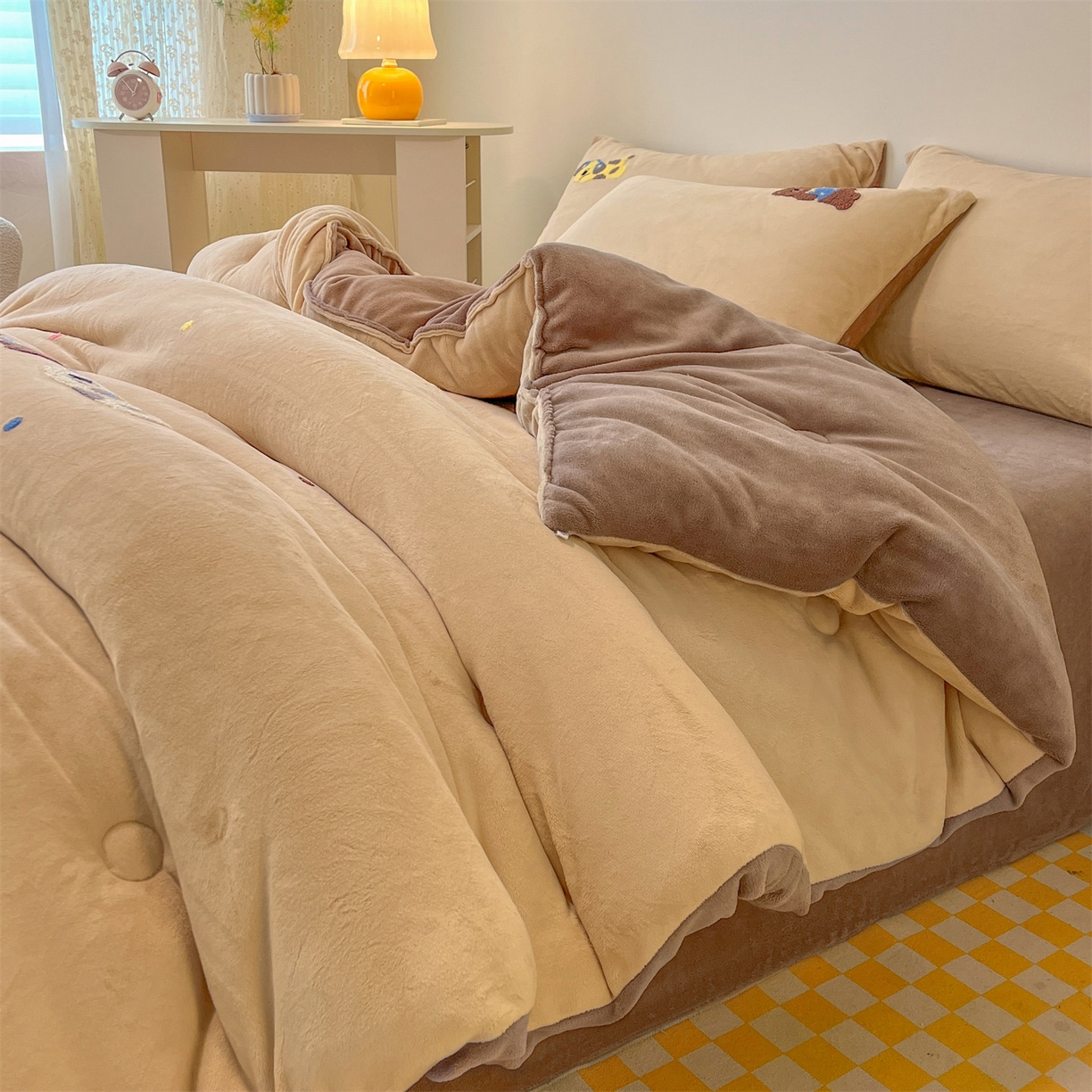 91家纺网 家纺一手货源 找家纺 换种生活 2025新款A类牛奶绒毛巾绣冬被被子被芯 萌宠伙伴