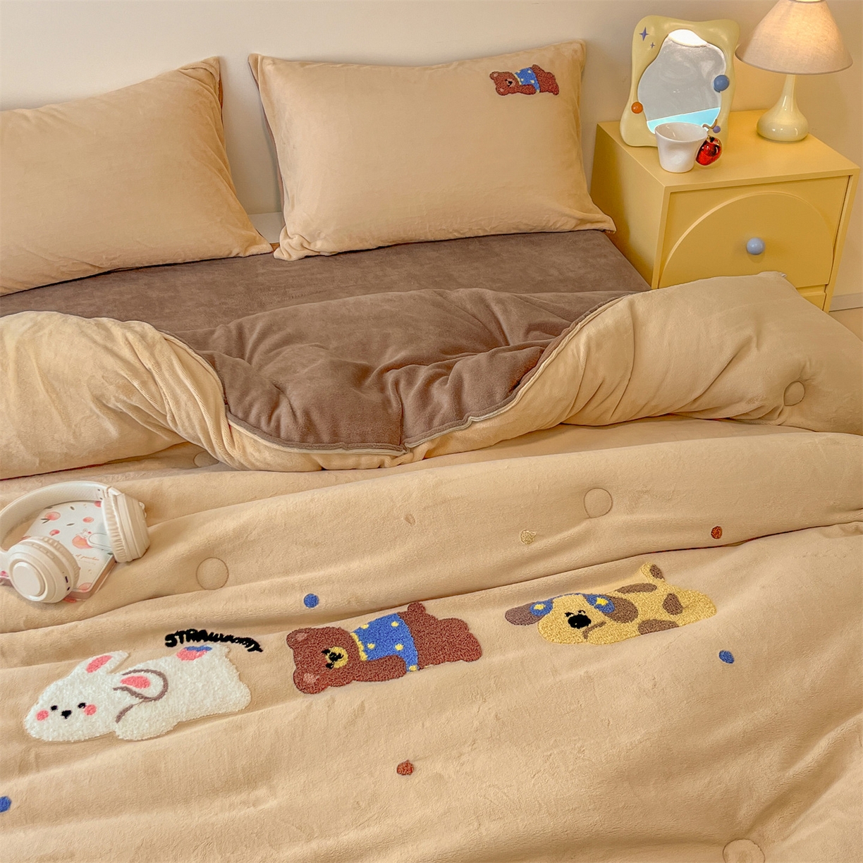 91家纺网 家纺一手货源 找家纺 换种生活 2025新款A类牛奶绒毛巾绣冬被被子被芯 萌宠伙伴