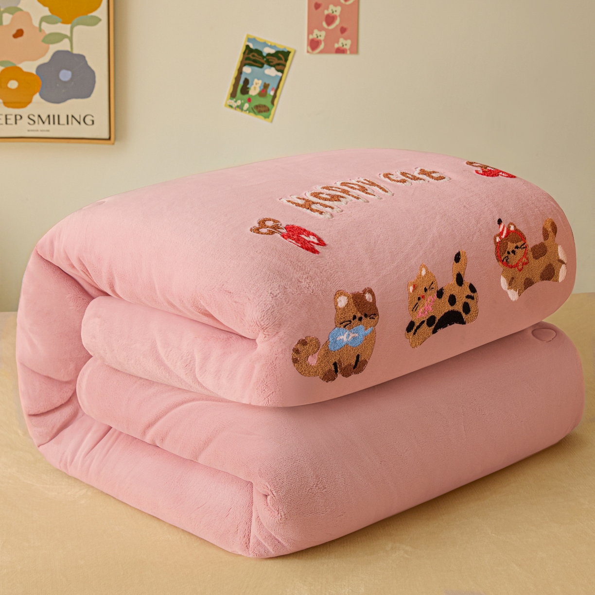 91家纺网 家纺一手货源 找家纺 换种生活 2025新款A类牛奶绒毛巾绣冬被被子被芯 萌趣猫